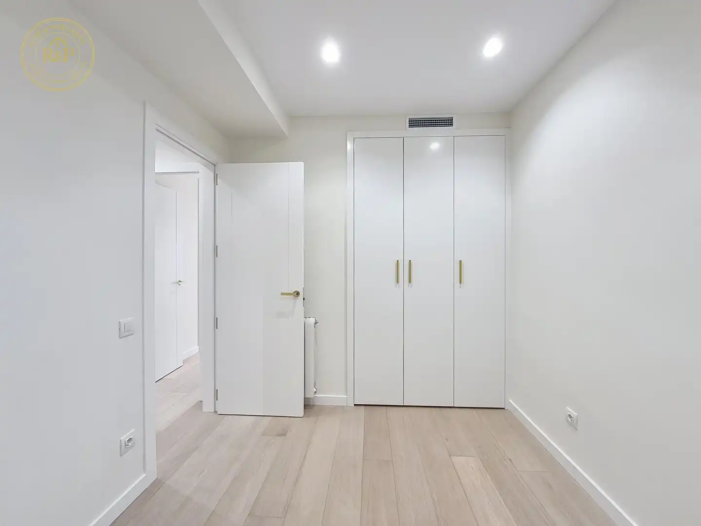 Flat for sale in Barcelona  with Heating, Storage room and Swimming Pool
