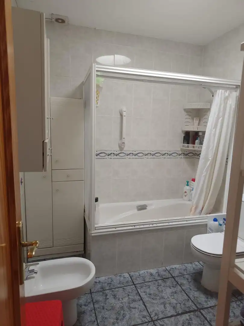 Bathroom of Flat for share in Costacabana - Loma Cabrera