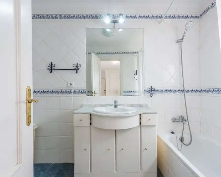 Piso con ascensor en venta en Estepona Pueblo, imagen 11