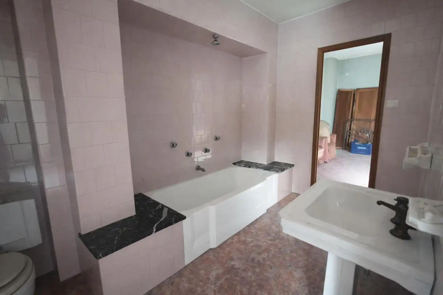 Baño de Piso en venta en Oliva con Balcón