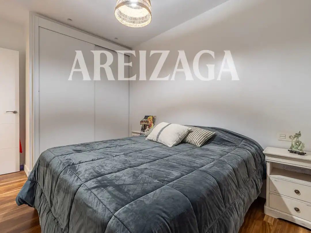 Habitación de Piso en venta en Donostia - San Sebastián  con Calefacción y Balcón