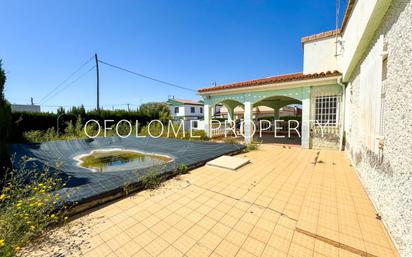 Vista exterior de Casa o xalet en venda en Castellón de la Plana / Castelló de la Plana amb Calefacció, Jardí privat i Terrassa
