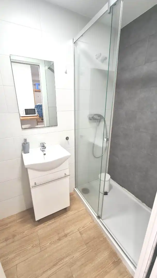Badezimmer von Wohnung zur Miete in Valencia mit Klimaanlage, Möbliert und Ofen