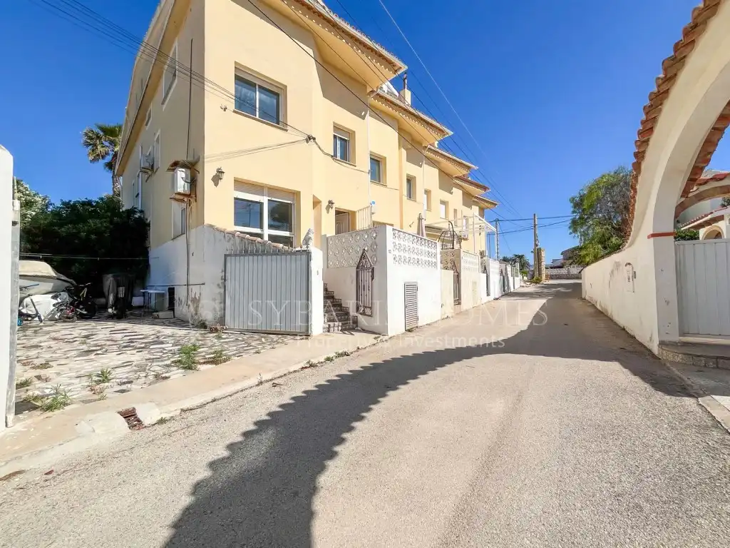Villa avec terrasse à vendre à Partida Platja Almadrava Cl-12
