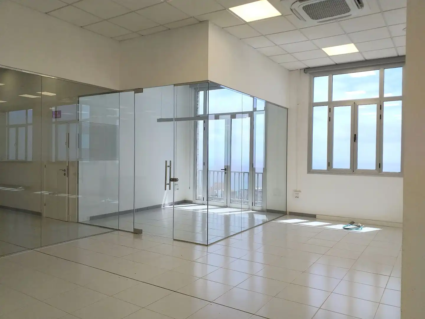 Office for rent in Acorán