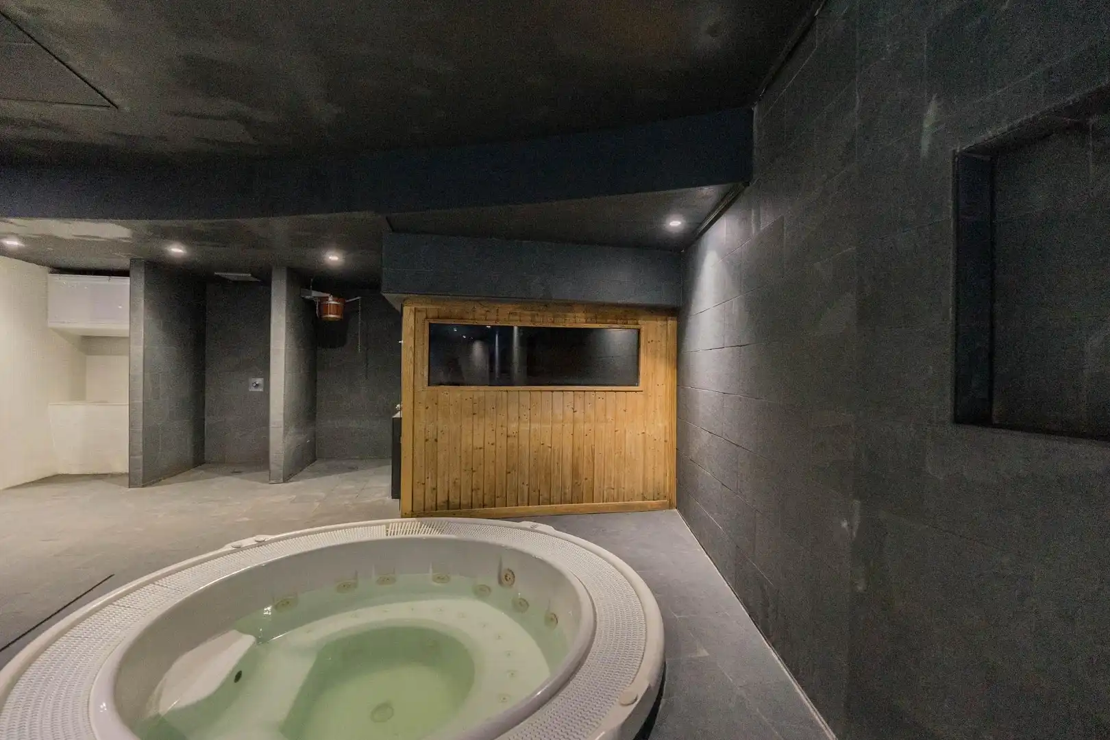 Flat for sale in Benahavís  with Air Conditioner, Heating and Private garden