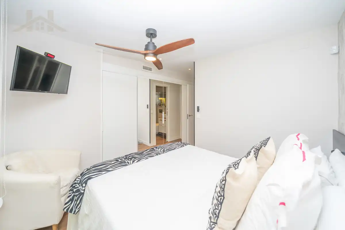 Bedroom of Flat for sale in El Escorial  with Air Conditioner, Heating and Parquet flooring