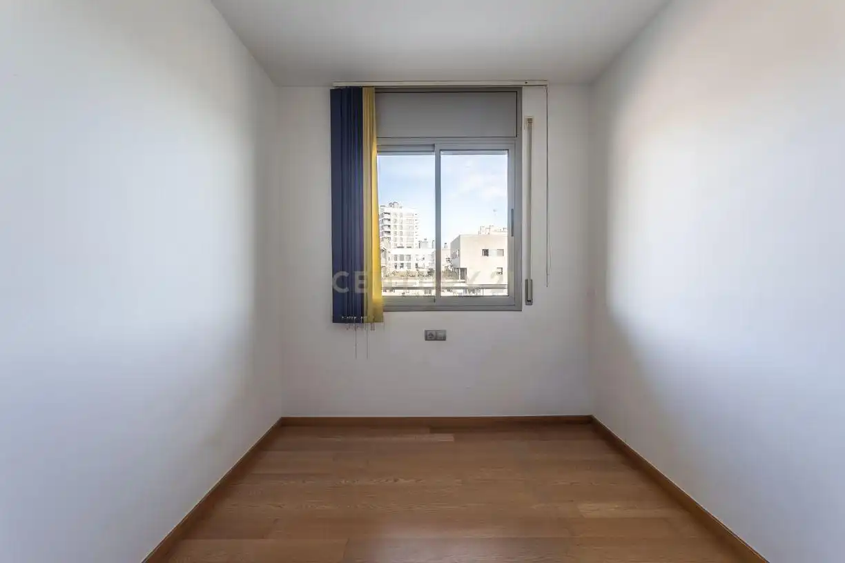Habitación de Apartamento en venta en Badalona con Jardín privado, Piscina y Balcón