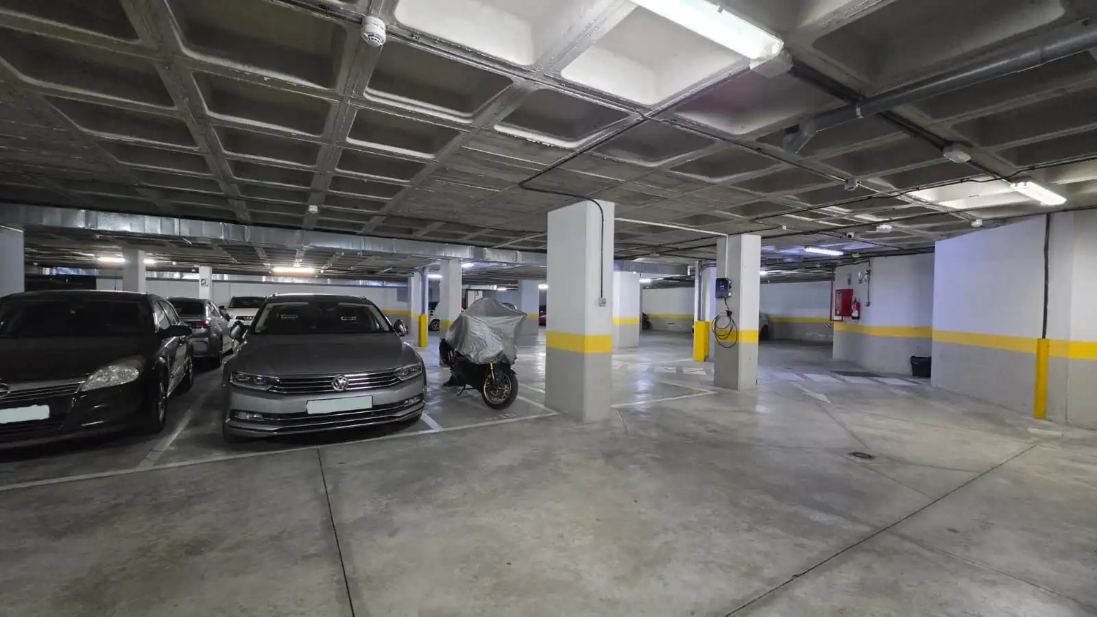 Parking de Apartamento en venta en Madrid con Trastero, Amueblado y Balcón