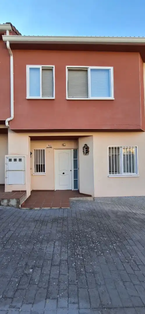 Vista exterior de Casa o xalet en venda en Pedrezuela amb Aire condicionat