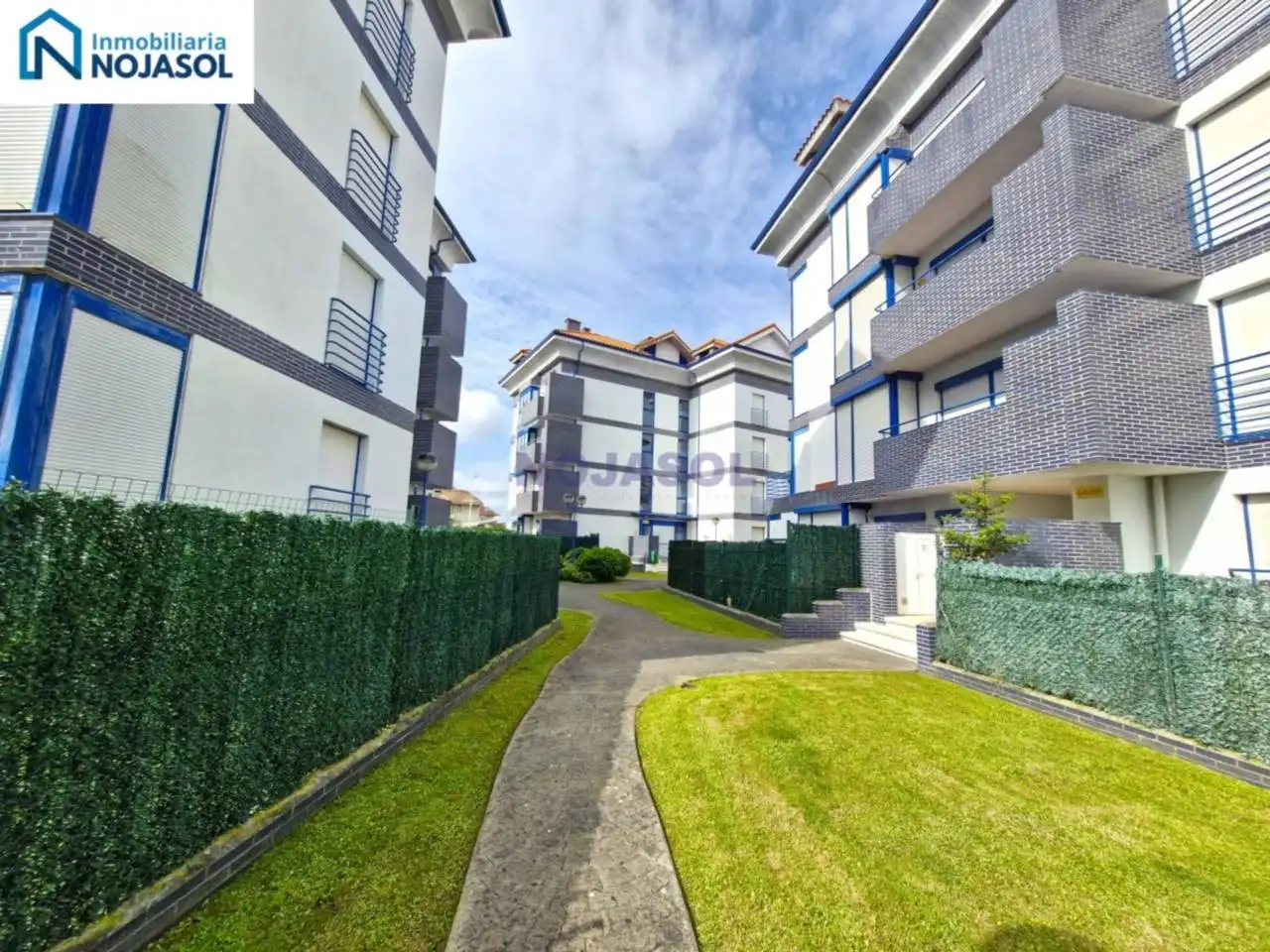 Vista exterior de Apartament en venda en Noja amb Calefacció, Terrassa i Traster
