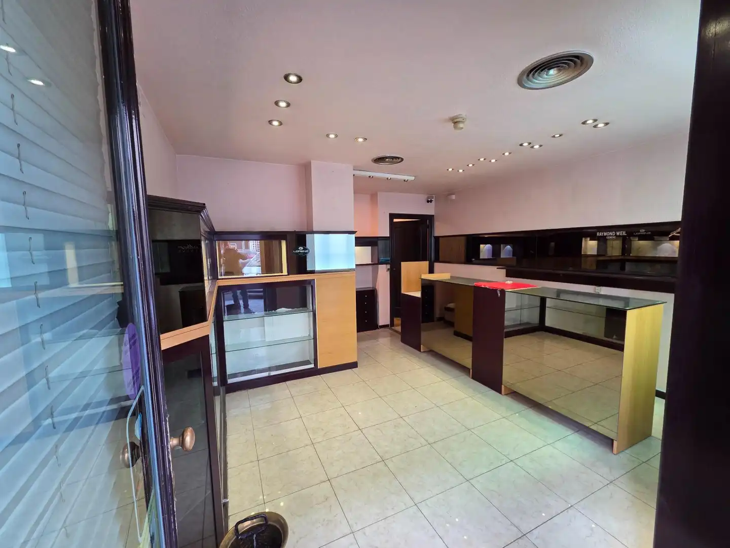 Local comercial en venda a Travesia Monasterio Oliva, imagen 4