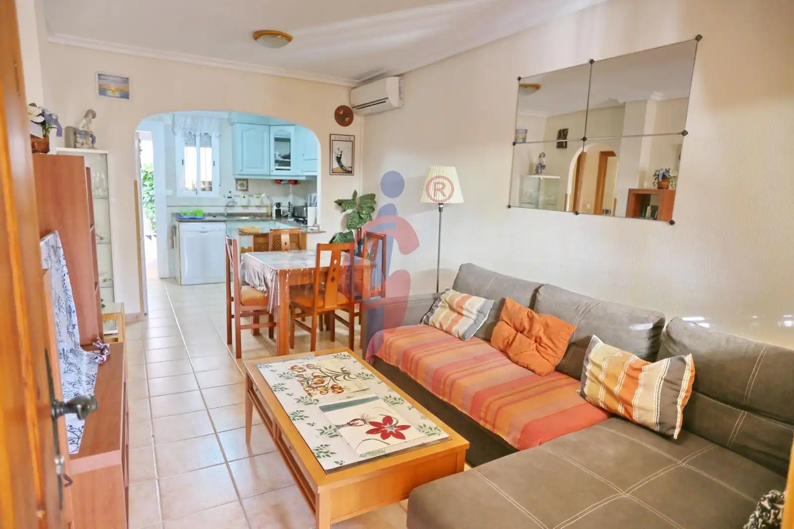 Sala de estar de Casa adosada en venta en Guardamar del Segura con Aire acondicionado, Calefacción y Terraza