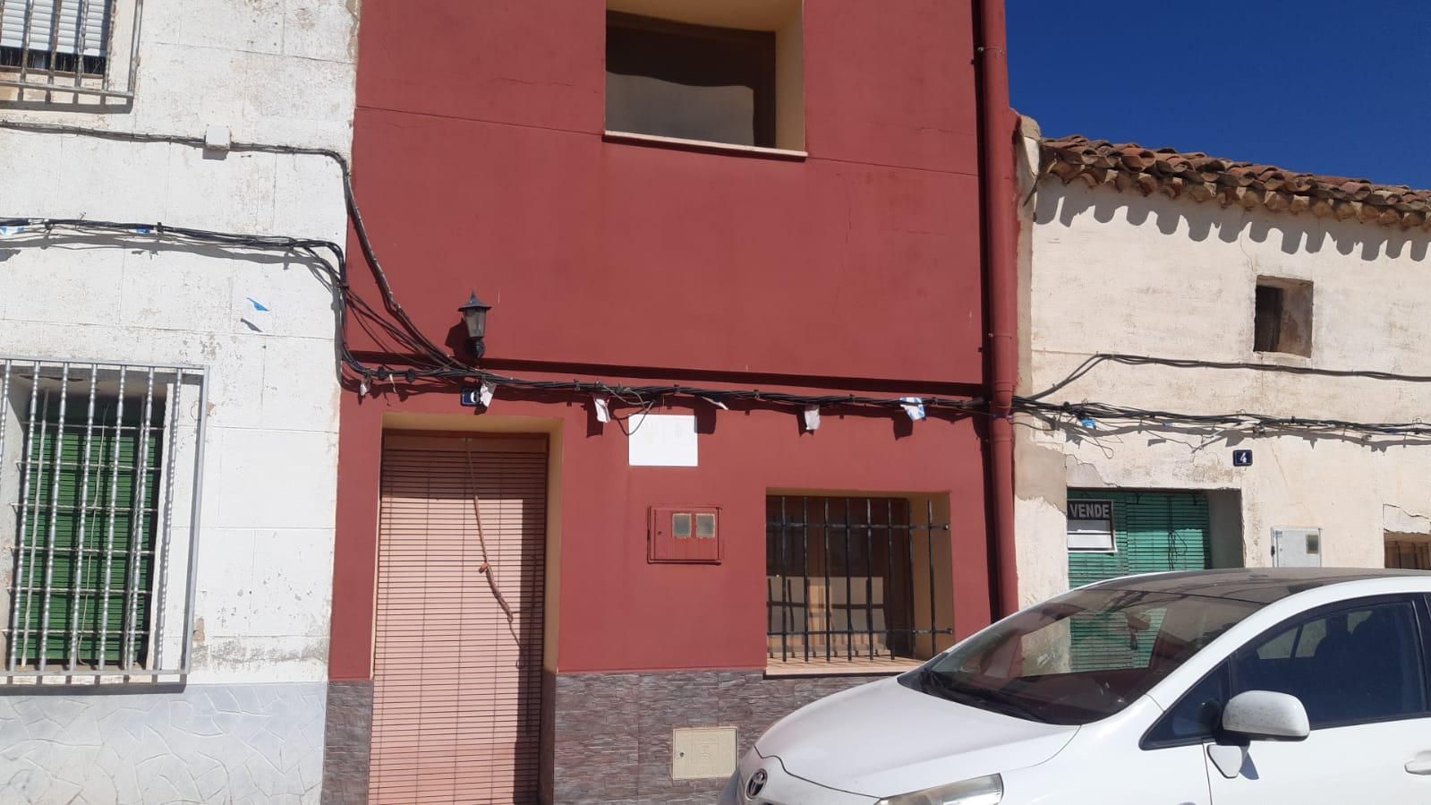 Vista exterior de Casa adosada en venda en Corral-Rubio amb Calefacció, Terrassa i Traster