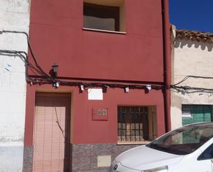 Vista exterior de Casa adosada en venda en Corral-Rubio amb Terrassa