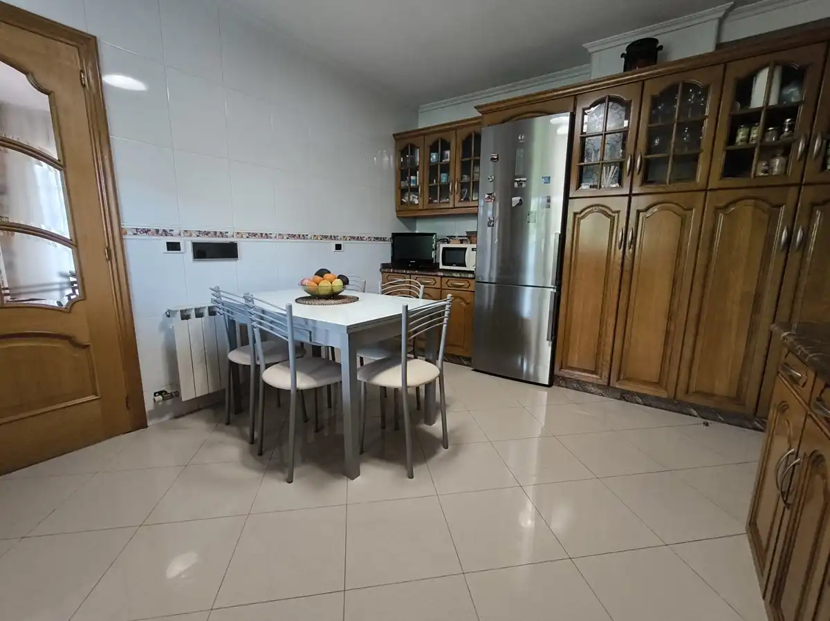 Cocina de Casa o chalet en venta en Vilagarcía de Arousa con Calefacción, Jardín privado y Parquet