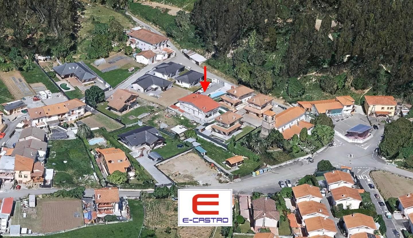 Vista exterior de Casa o xalet en venda en Castro-Urdiales amb Calefacció, Jardí privat i Terrassa