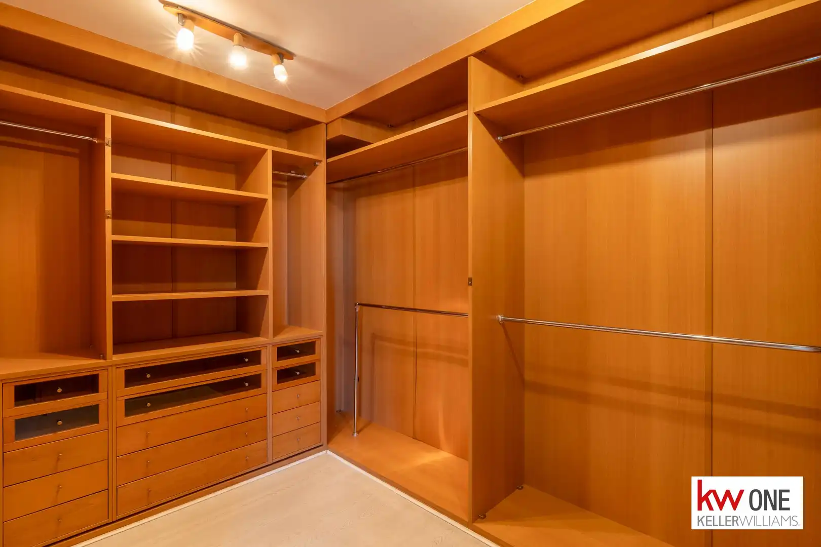 Habitación de Casa adosada de alquiler en Pozuelo de Alarcón con Aire acondicionado, Calefacción y Jardín privado