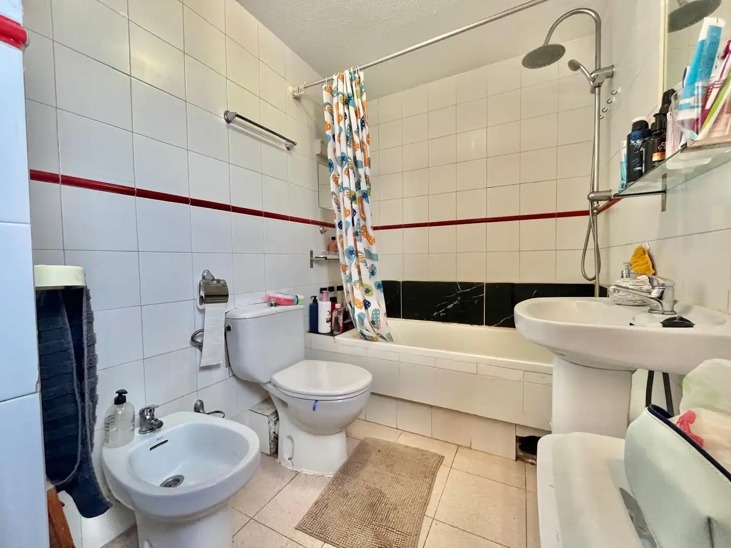 Baño de Estudio en venta en Torrevieja con Balcón y Piscina comunitaria