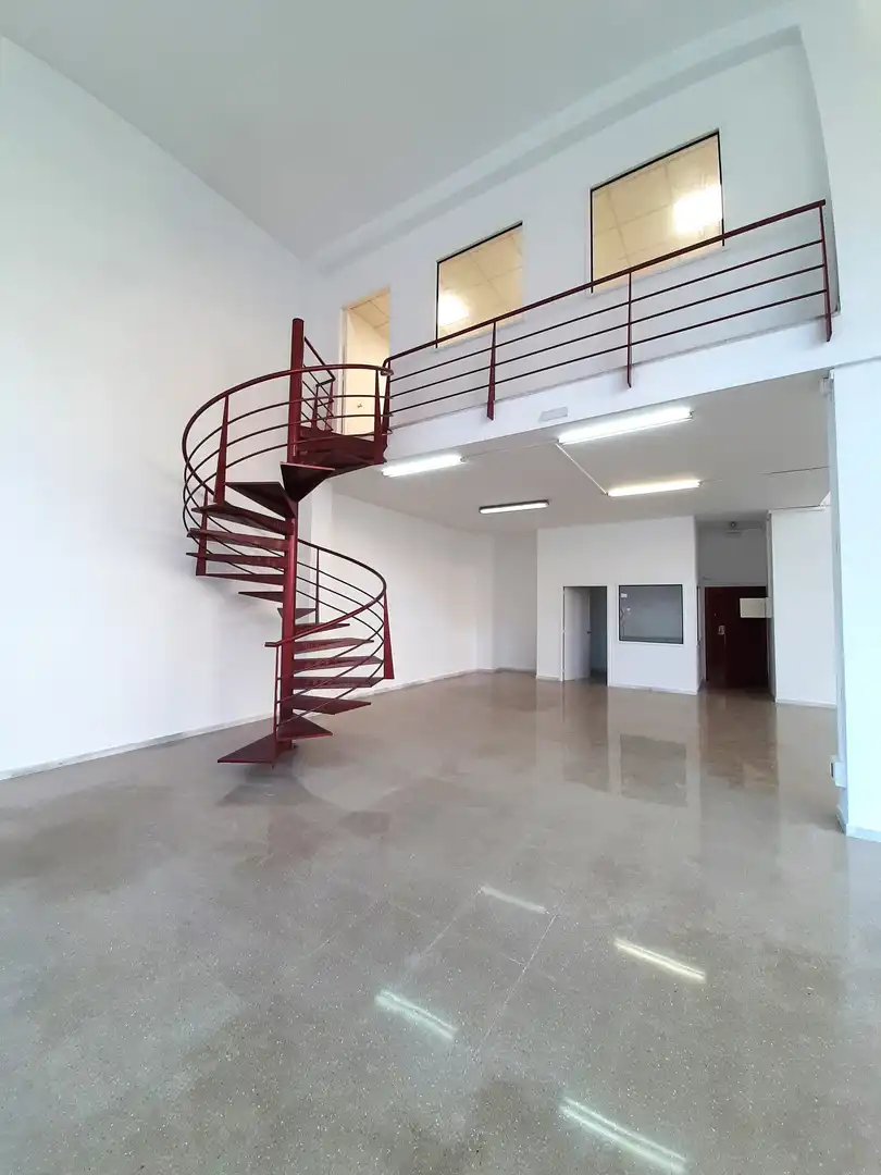Local de lloguer en Cornellà de Llobregat