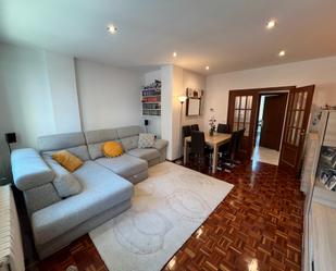 Sala d'estar de Pis en venda en Ourense Capital  amb Calefacció, Parquet i Traster
