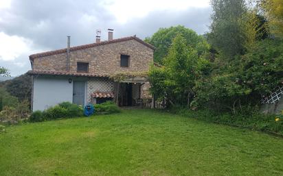 Jardí de Finca rústica en venda en Sant Joan Les Fonts amb Aire condicionat, Calefacció i Jardí privat