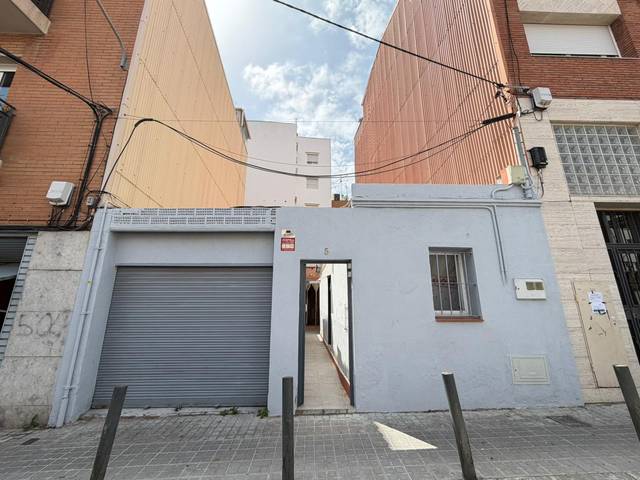 Casa-chalet en Venta en Calle SANT CARLES DE en Can Serra