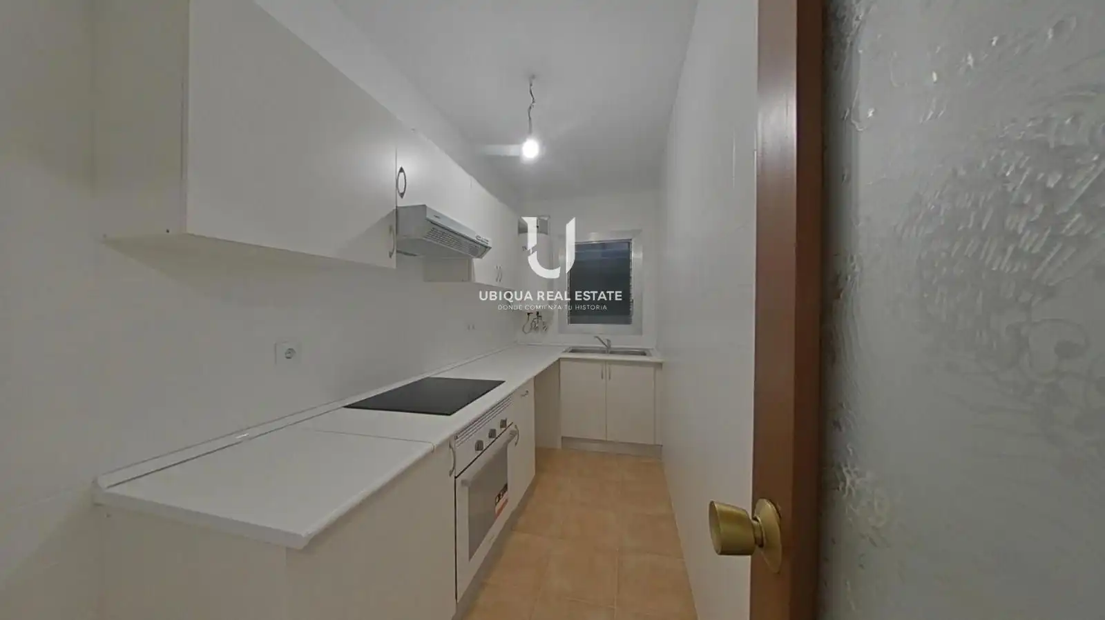 Kitchen of Flat for sale in L'Hospitalet de Llobregat  with Parquet flooring and Oven