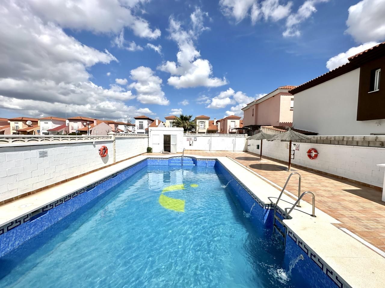Casa adosada en venda a Carlos Cano, Fuente de Piedra