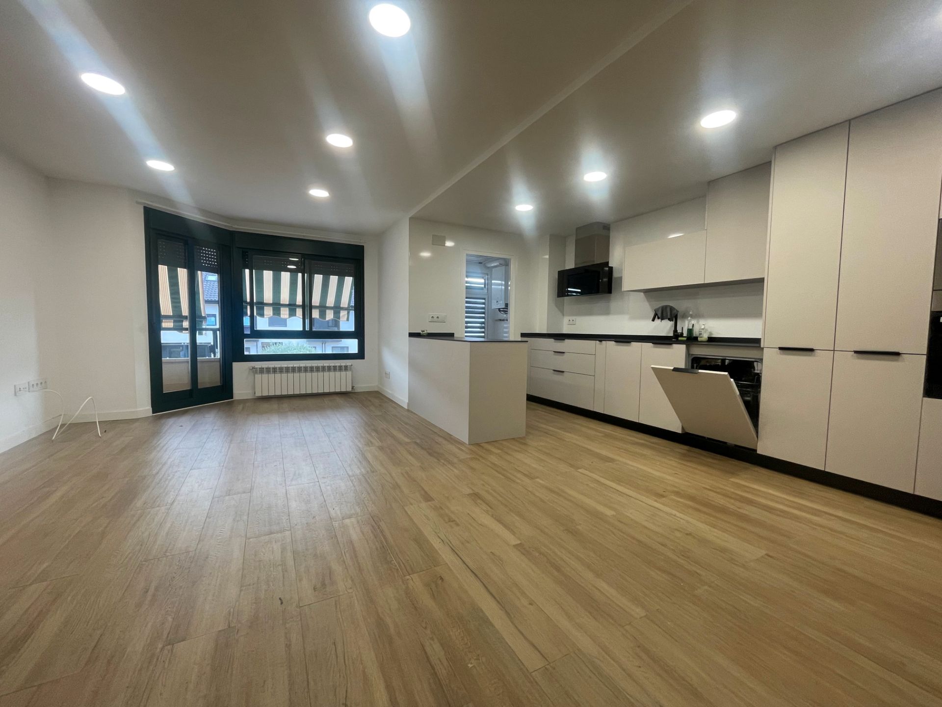 Kitchen of Flat for sale in Alcalá de Henares  with Air Conditioner, Heating and Parquet flooring