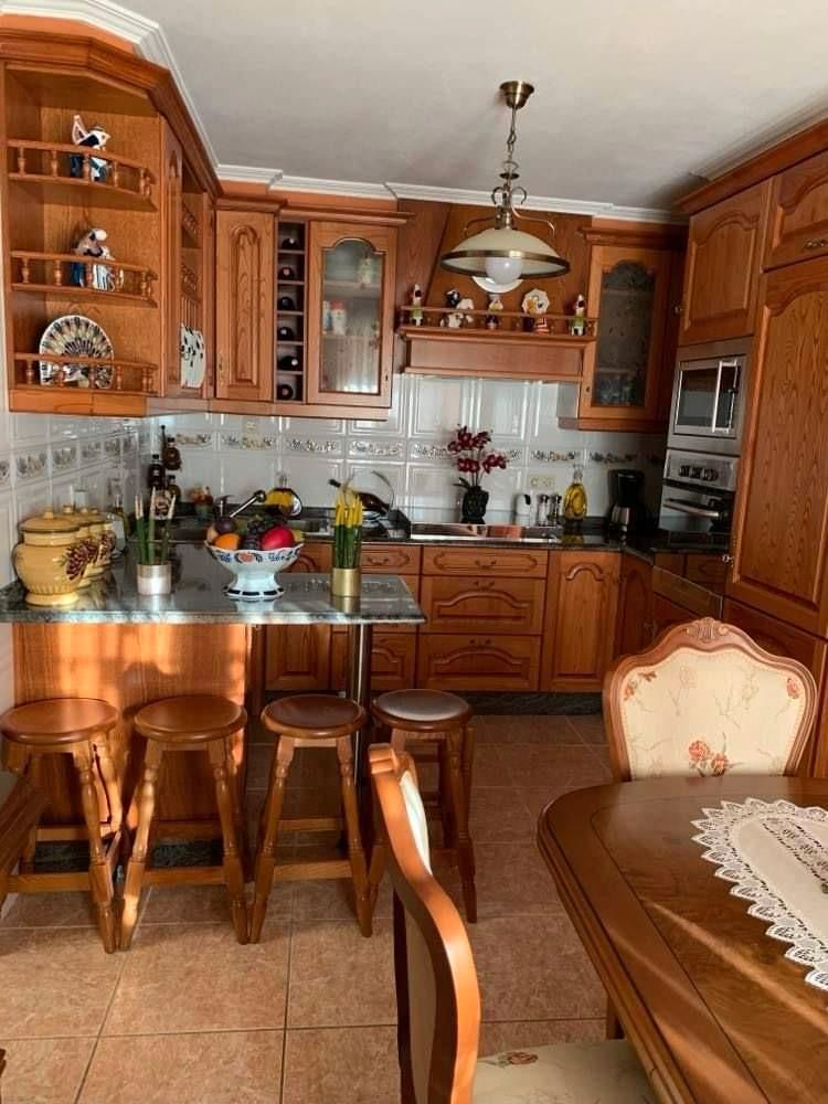 Cuina de Casa o xalet en venda en Muros amb Aire condicionat, Calefacció i Jardí privat