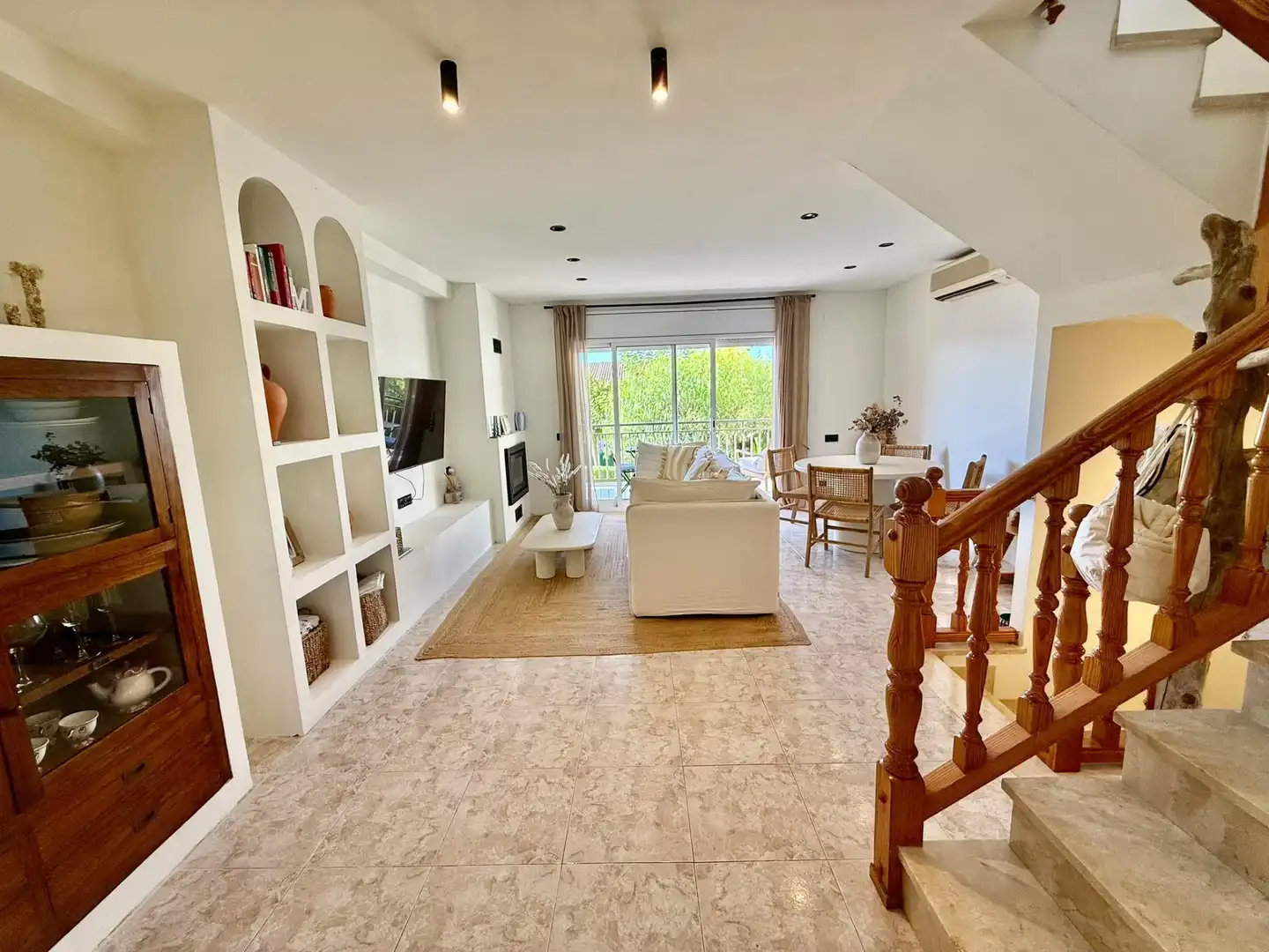 Sala de estar de Casa adosada en venta en Calafell con Aire acondicionado, Calefacción y Terraza