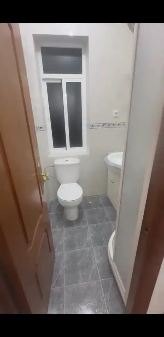 Badezimmer von Wohnung zum Verkauf in Arteixo mit Möbliert, Ofen und Waschmaschine