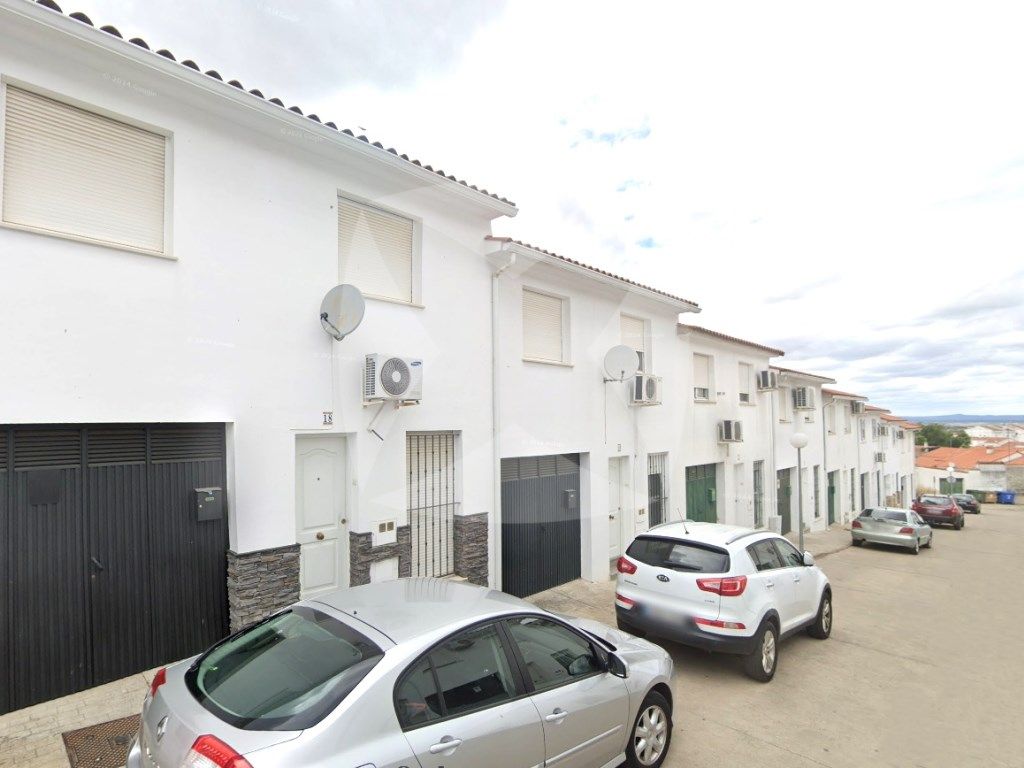 Vista exterior de Casa adosada en venda en Alburquerque amb Aire condicionat