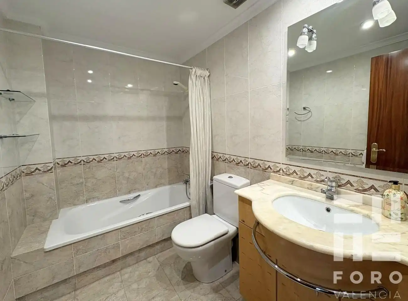 Baño de Piso en venta en Valencia con Aire acondicionado, Terraza y Balcón