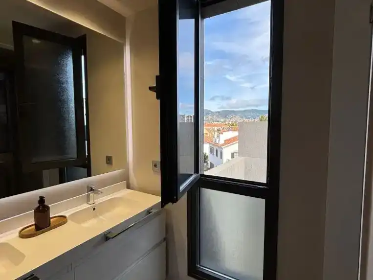Badezimmer von Dachboden zum Verkauf in San Cristóbal de la Laguna mit Klimaanlage