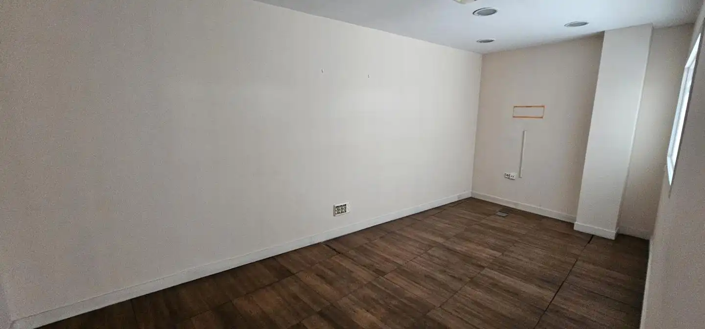 Commercial properties for sale in Avenida del Pinar, Parque Lisboa - La Paz