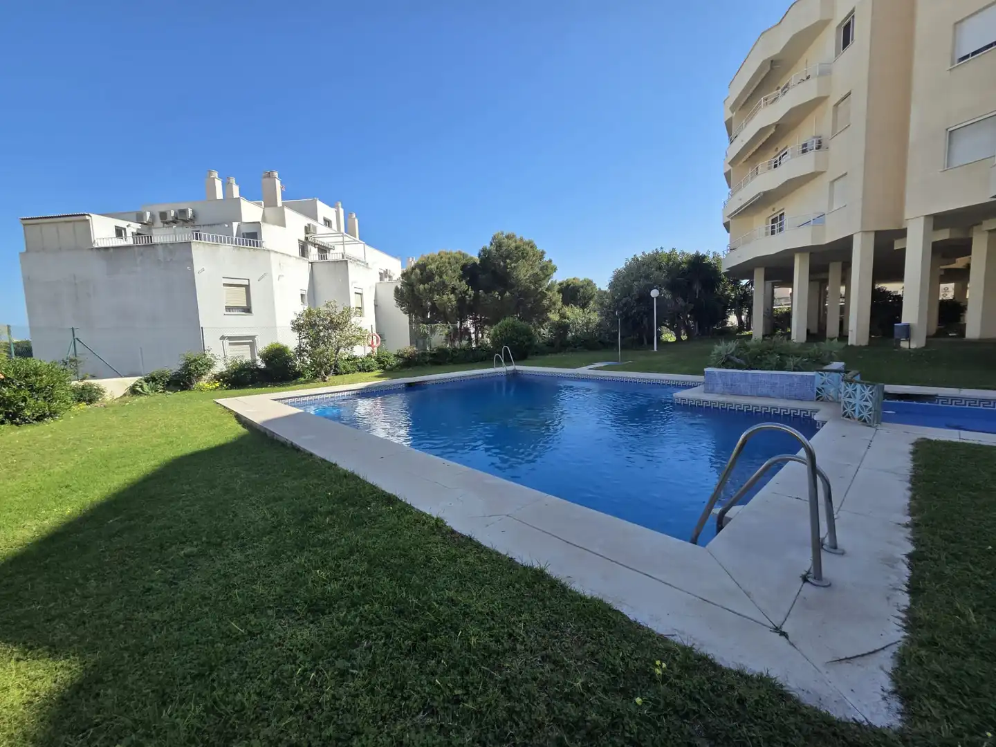 Piscina de Apartamento en venta en Torremolinos con Terraza, Trastero y Horno