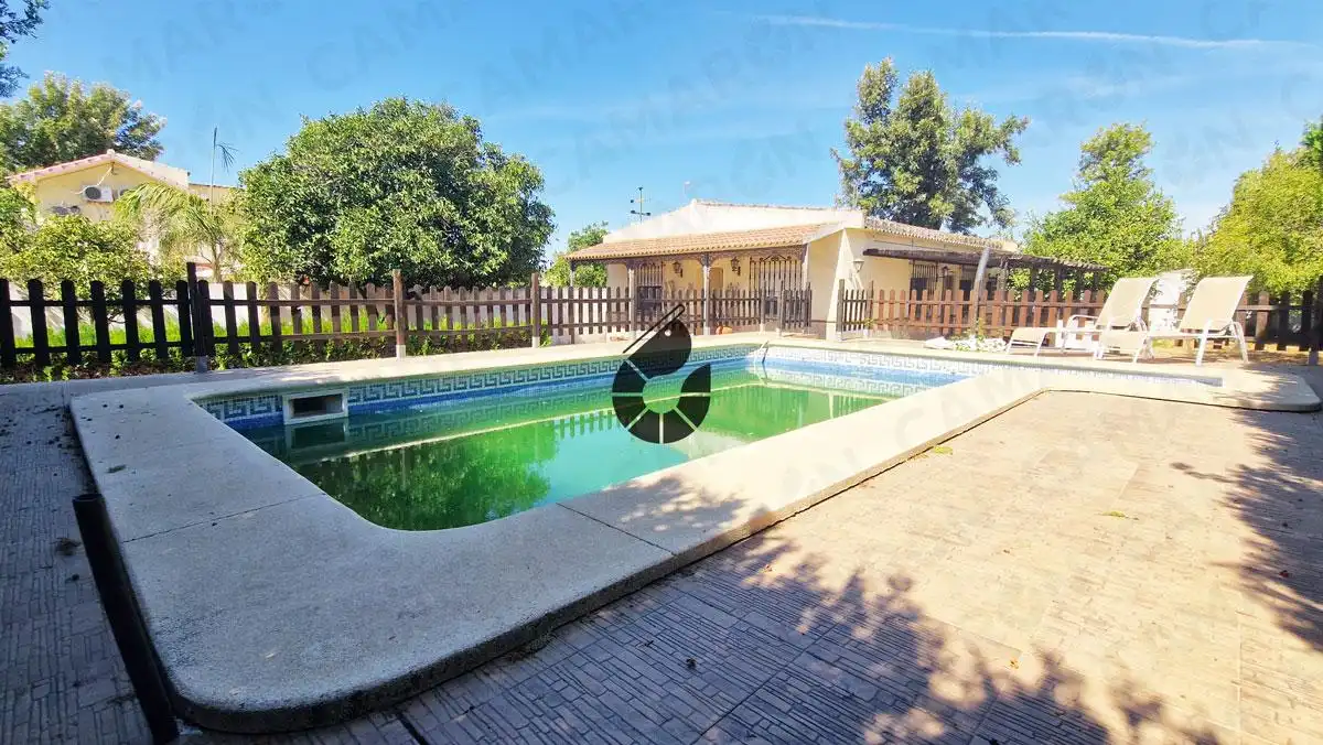 Casa con piscina en venta en Palomares del Río, imagen 2