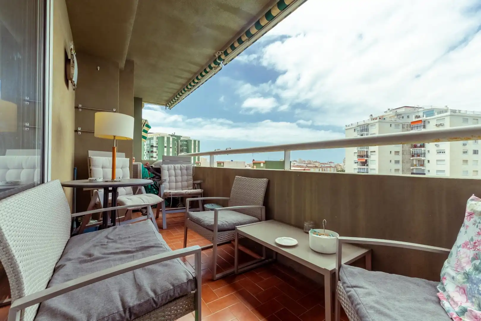 Terrasse von Wohnung zum Verkauf in Fuengirola mit Klimaanlage, Heizung und Gemeinschaftspool
