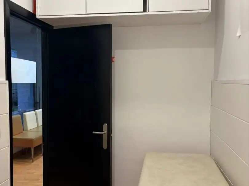 Habitación de Local de alquiler en Avilés con Calefacción y Amueblado