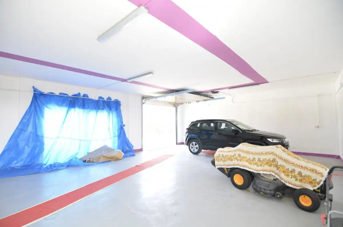 Aparcament de Casa o xalet en venda en Calvarrasa de Abajo amb Terrassa, Piscina i Moblat