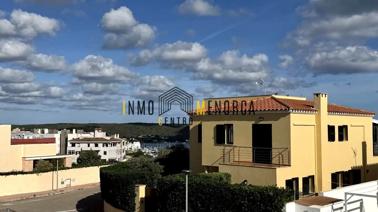 Vista exterior de Casa adosada en venda en Es Castell amb Aire condicionat, Jardí privat i Terrassa