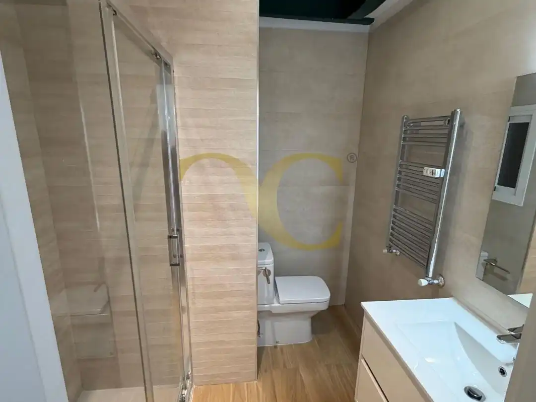 Bany de Pis de lloguer en Madrid amb Aire condicionat, Calefacció i Terrassa