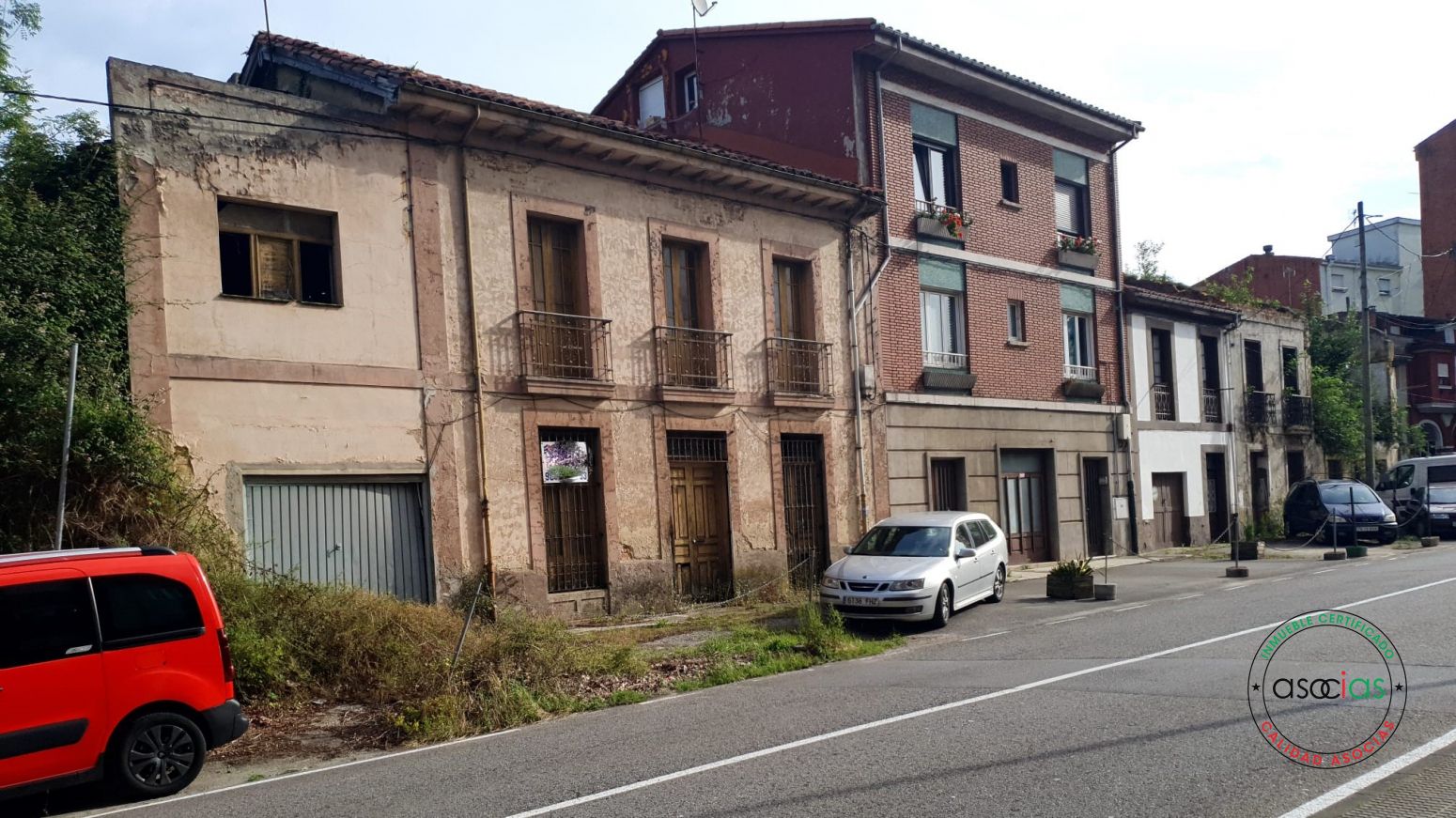 Vista exterior de Casa adosada en venda en Siero amb Calefacció