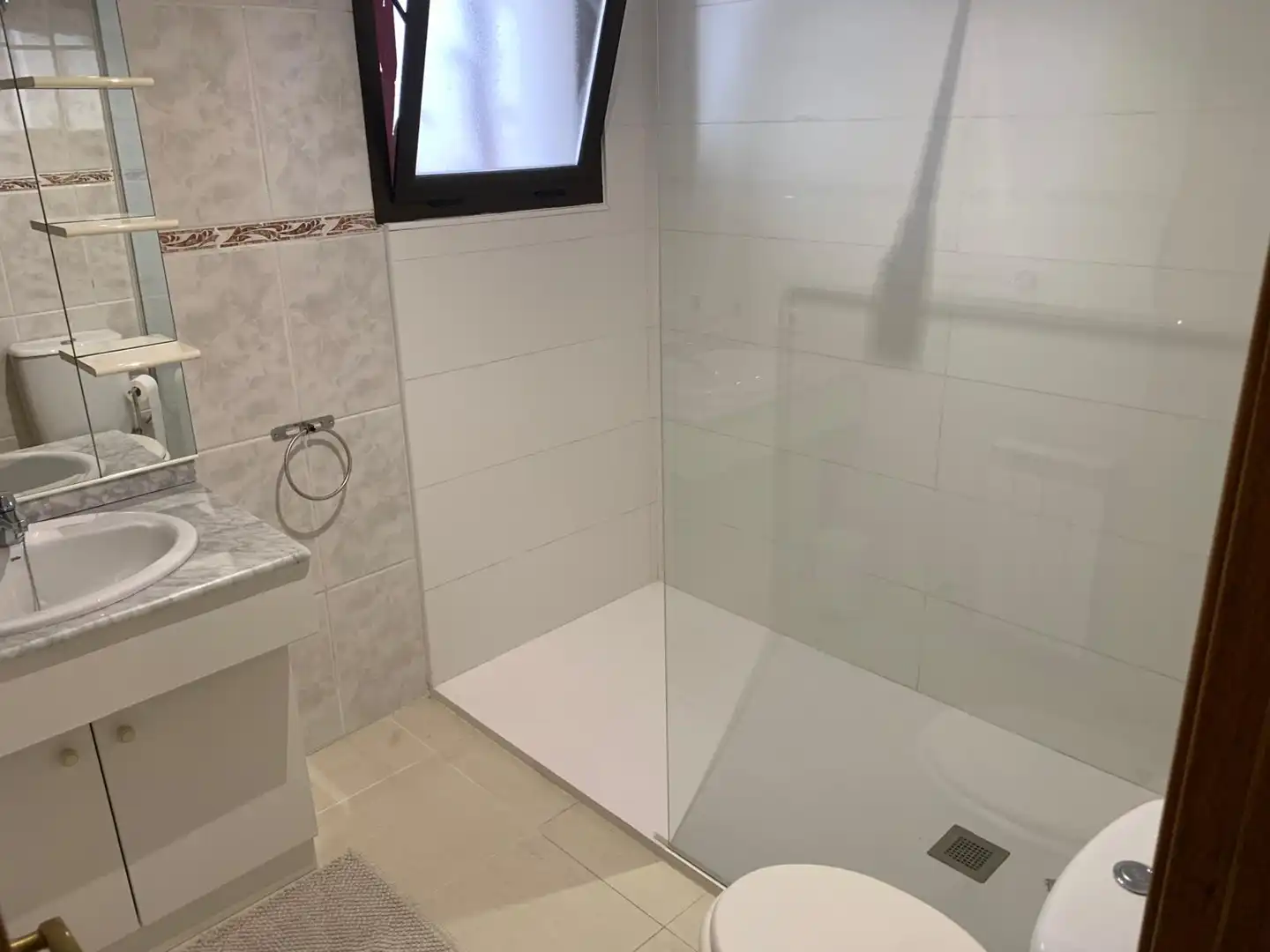 Baño de Dúplex en venta en Roses con Terraza, Piscina y Horno