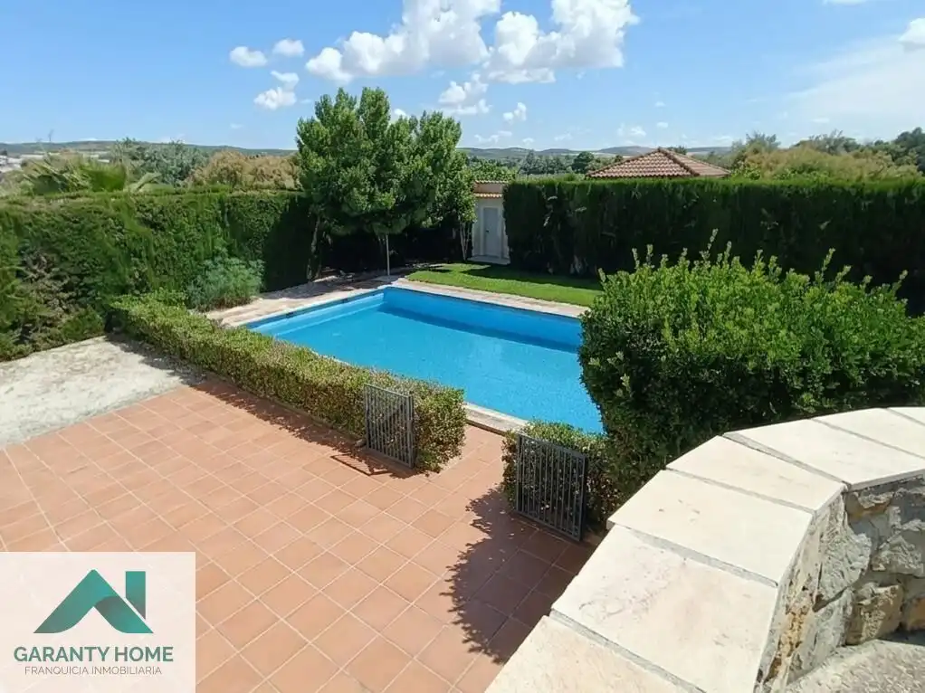 Swimming pool of Houses for rent in Castro del Río