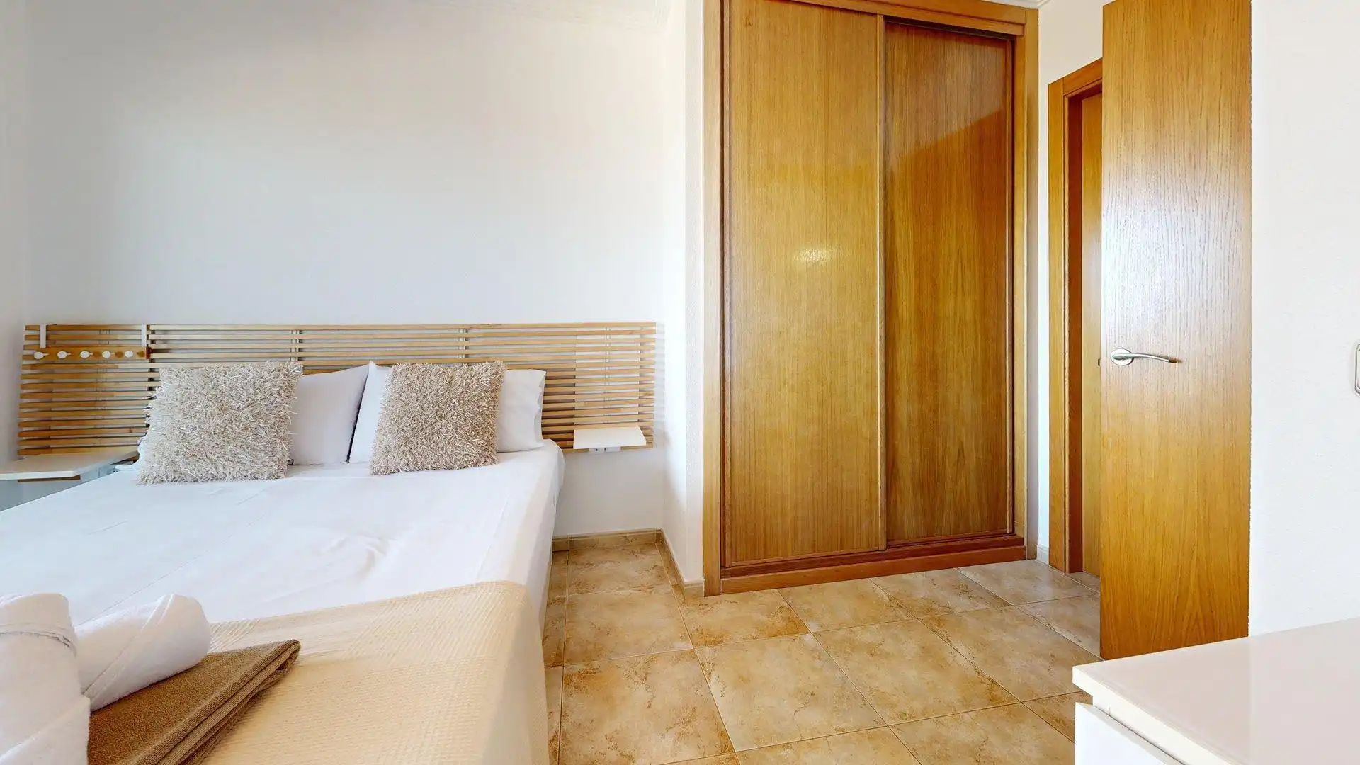 Habitación de Apartamento de alquiler en Elche / Elx con Aire acondicionado, Calefacción y Jardín privado