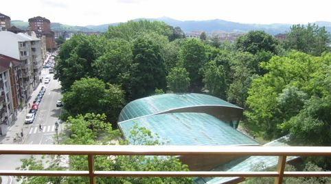Foto 2 de Piso en venta en Plaza Leonor de la Vega, 2, El Parque - Zapatón, Torrelavega