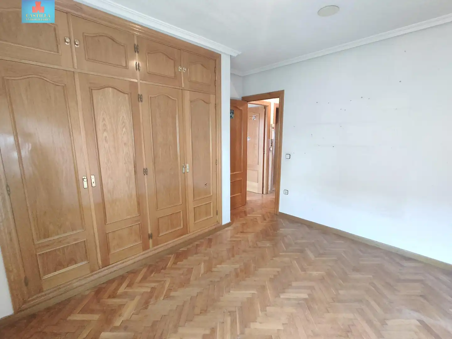 Habitación de Casa adosada en venta en Ávila con Calefacción, Jardín privado y Trastero